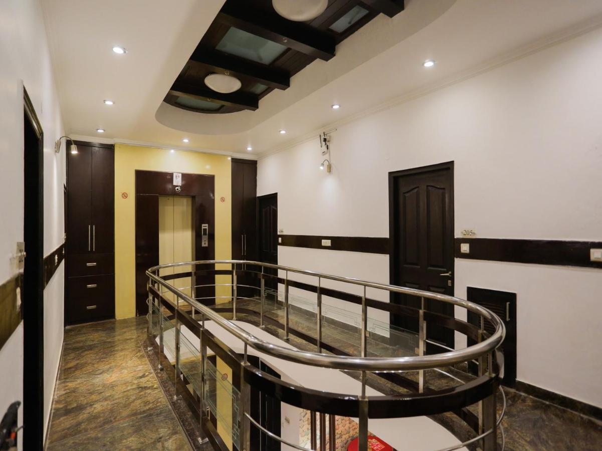 Oyo Townhouse 823 Green Leaf غورغاون المظهر الخارجي الصورة