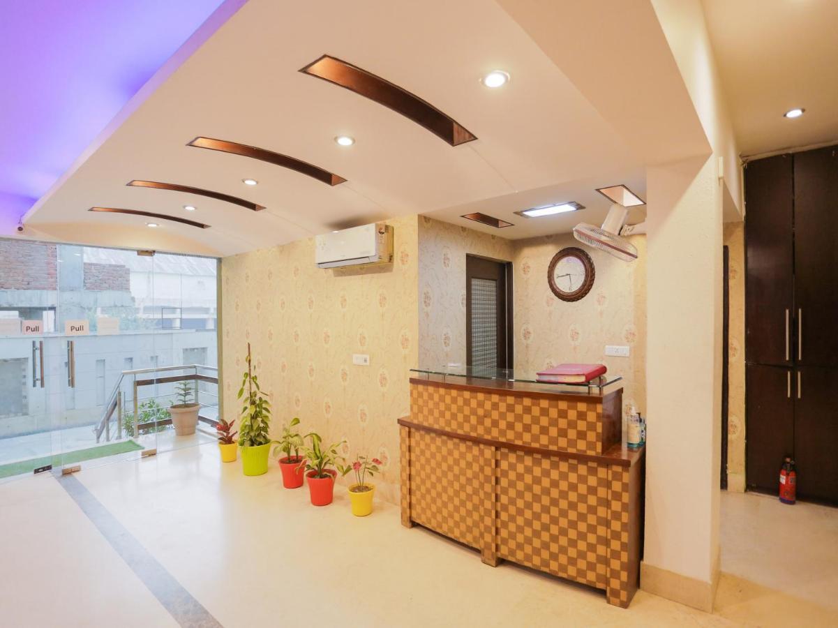 Oyo Townhouse 823 Green Leaf غورغاون المظهر الخارجي الصورة