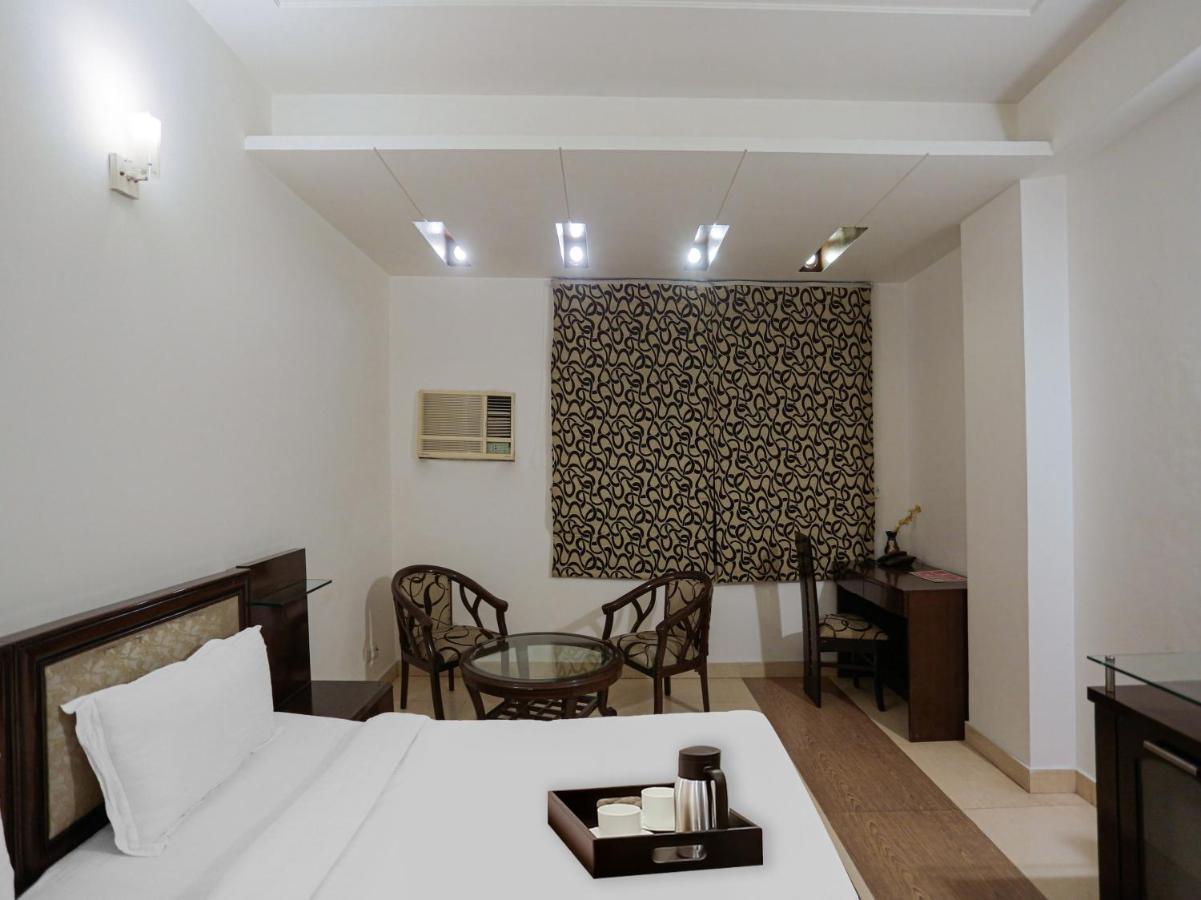Oyo Townhouse 823 Green Leaf غورغاون المظهر الخارجي الصورة
