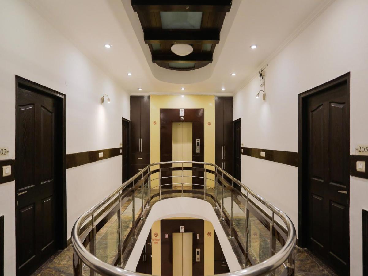 Oyo Townhouse 823 Green Leaf غورغاون المظهر الخارجي الصورة