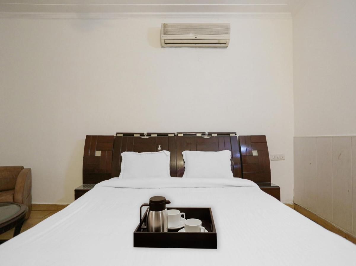 Oyo Townhouse 823 Green Leaf غورغاون المظهر الخارجي الصورة
