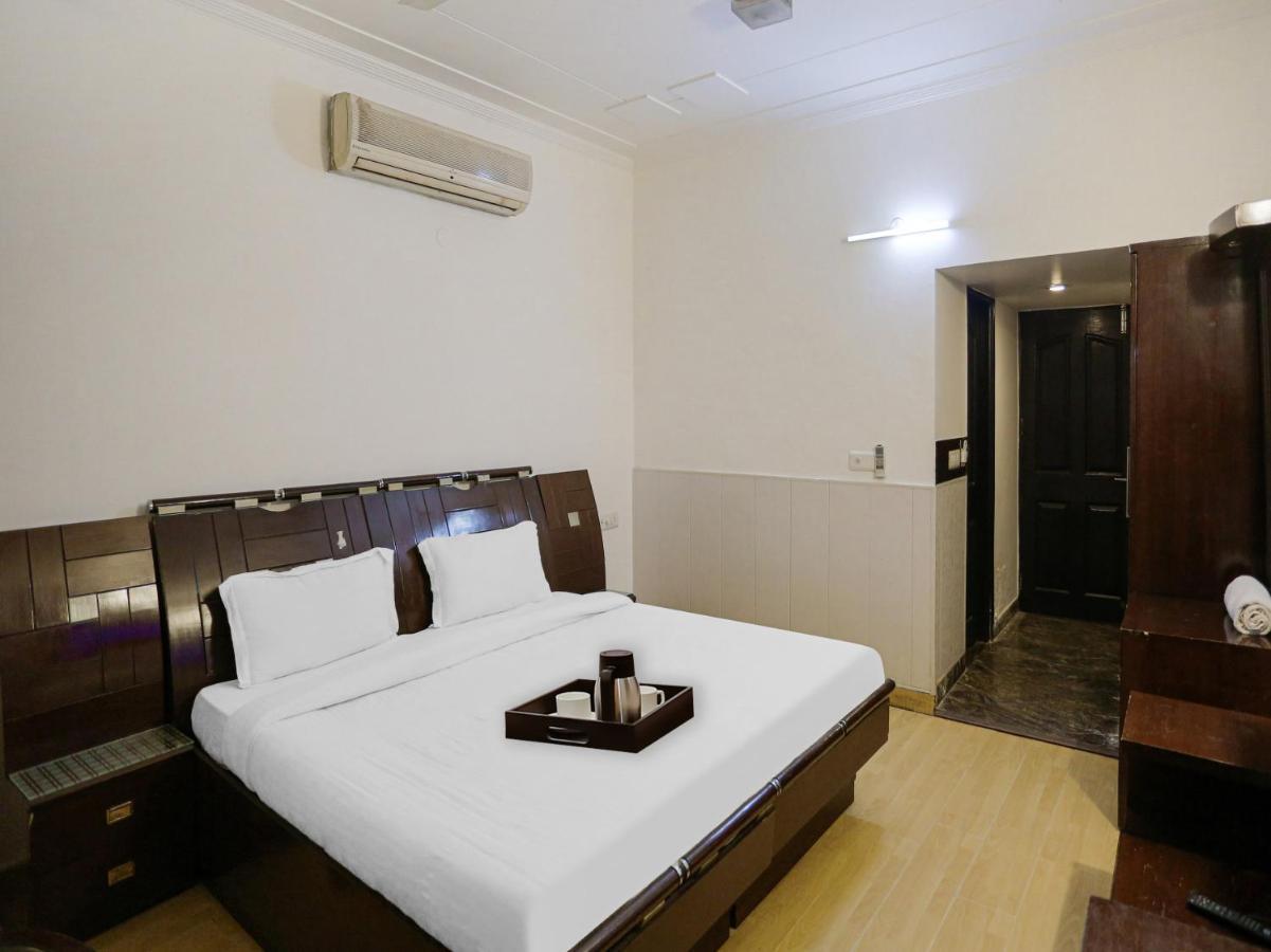 Oyo Townhouse 823 Green Leaf غورغاون المظهر الخارجي الصورة