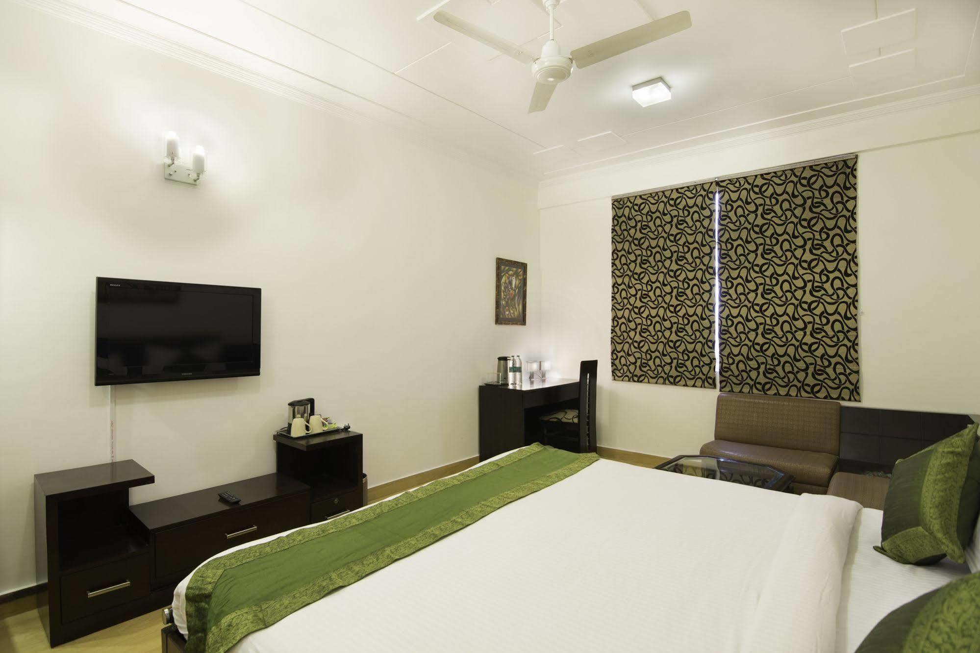 Oyo Townhouse 823 Green Leaf غورغاون المظهر الخارجي الصورة