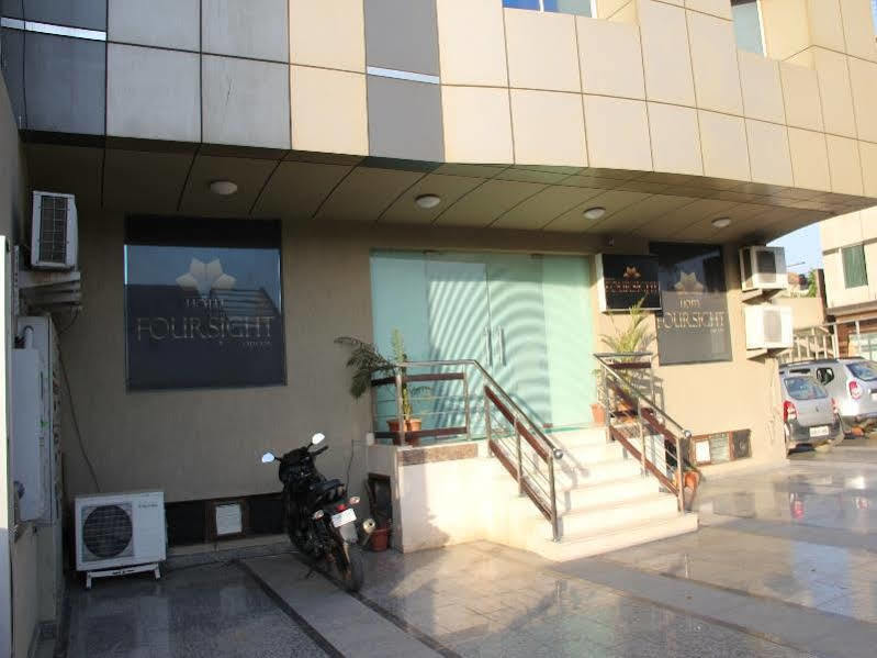 Oyo Townhouse 823 Green Leaf غورغاون المظهر الخارجي الصورة