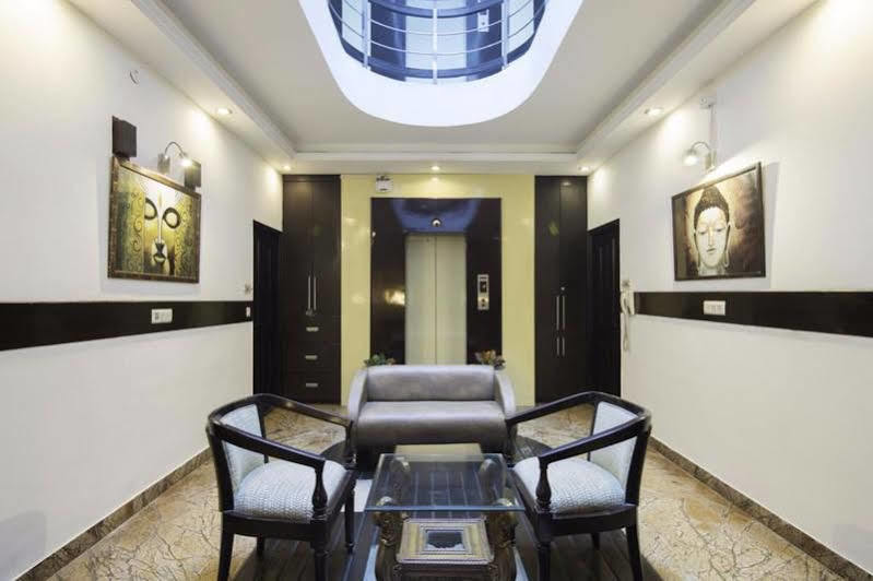 Oyo Townhouse 823 Green Leaf غورغاون المظهر الخارجي الصورة